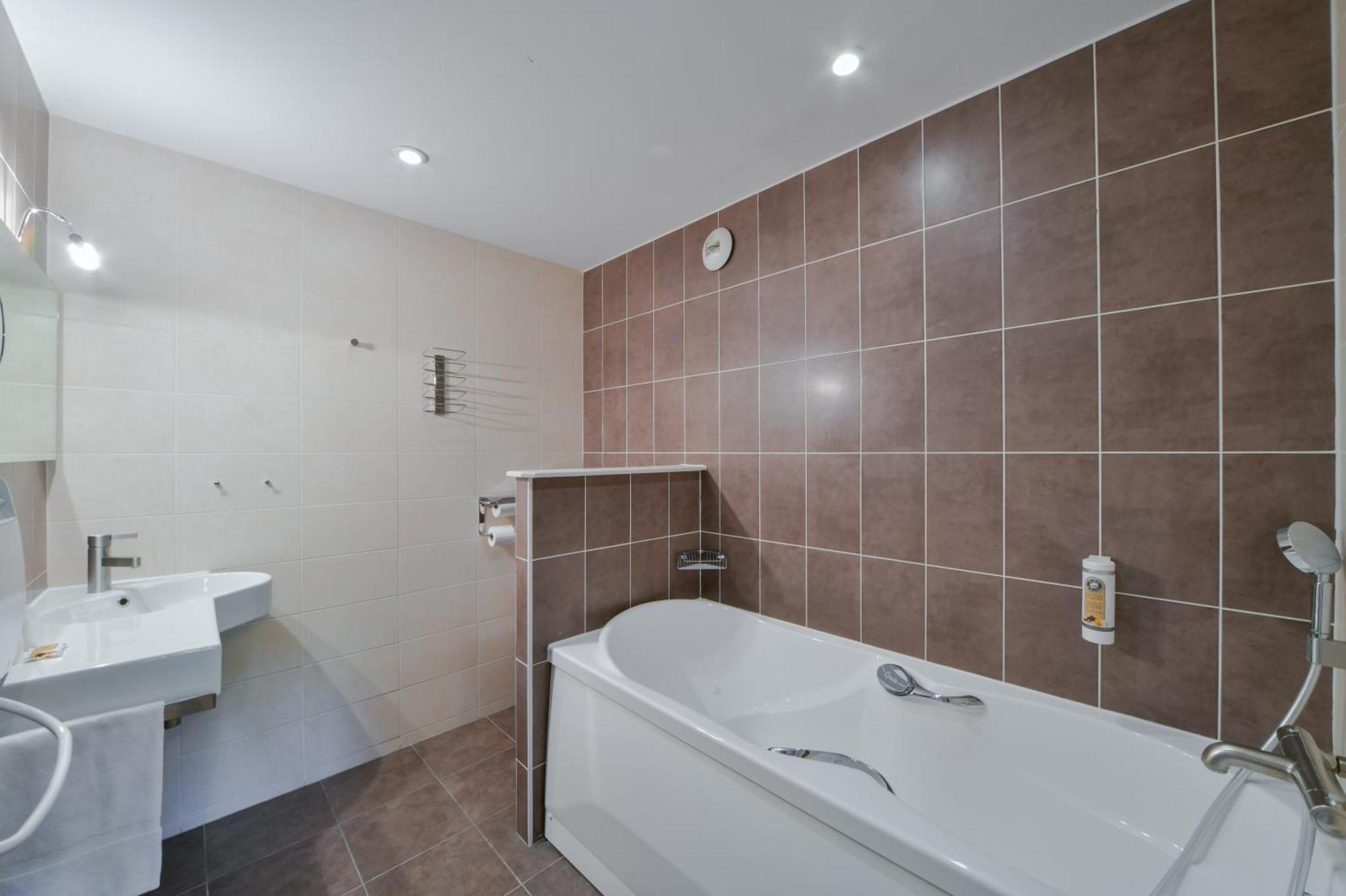 Bhoma Bourges - Hotel & Restaurant ภายนอก รูปภาพ