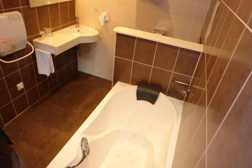 Bhoma Bourges - Hotel & Restaurant ภายนอก รูปภาพ