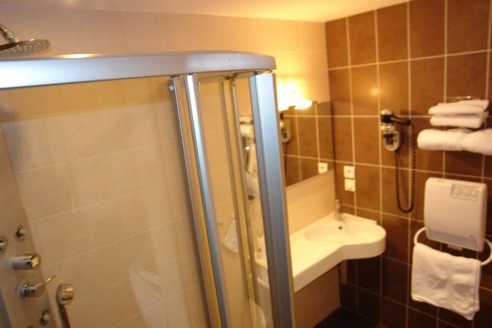 Bhoma Bourges - Hotel & Restaurant ภายนอก รูปภาพ