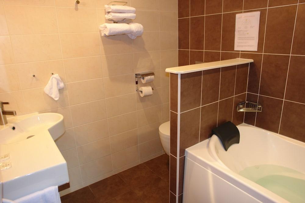 Bhoma Bourges - Hotel & Restaurant ภายนอก รูปภาพ