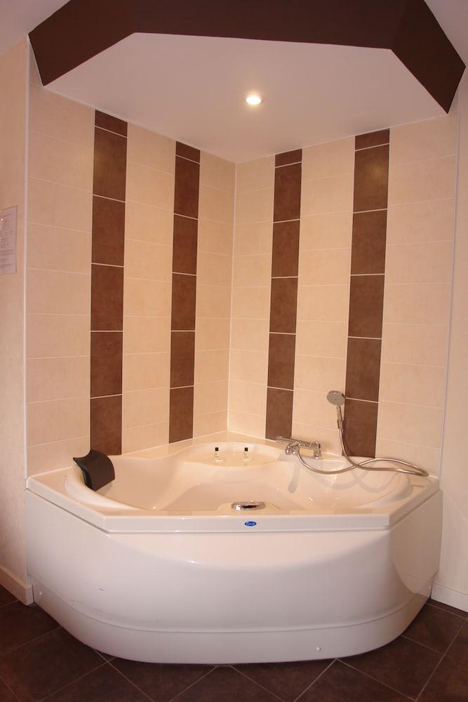 Bhoma Bourges - Hotel & Restaurant ภายนอก รูปภาพ